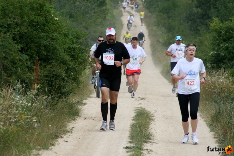 Ultrabalaton running Dörgicse Köveskál,, ultrabalaton_3492.jpg, Ultrabalaton, most még porzik