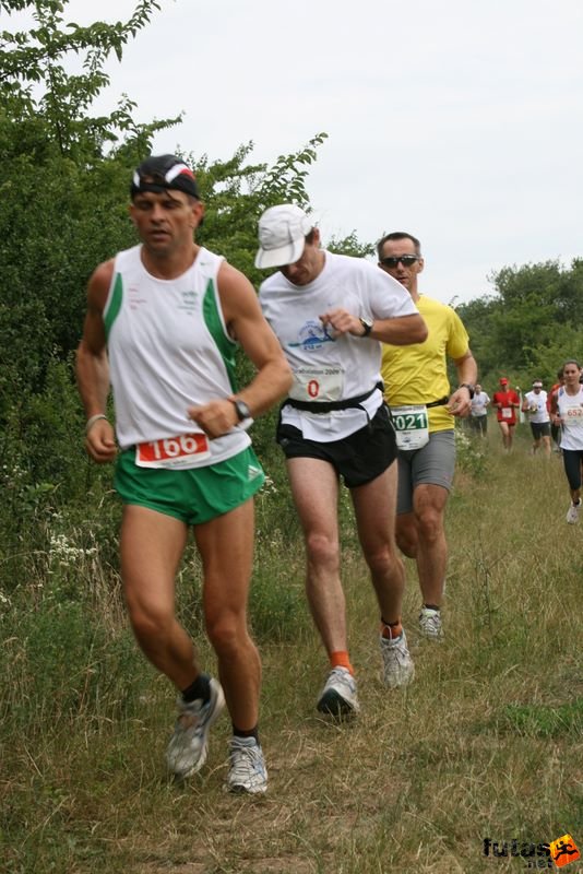 Ultrabalaton ultrabalaton_3516.jpg futók: István, Gábor, Lupus Ultrabalaton running Dörgicse Köveskál,, ultrabalaton_3516.jpg, futók: István, Gábor, Lupus