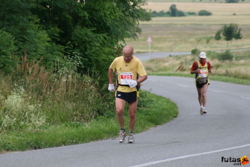 Ultrabalaton ultrabalaton_3625.jpg francia ultrafutók Ultrabalaton running futás Köveskál után Nemesgulács felé,, ultrabalaton_3625.jpg, francia ultrafutók
