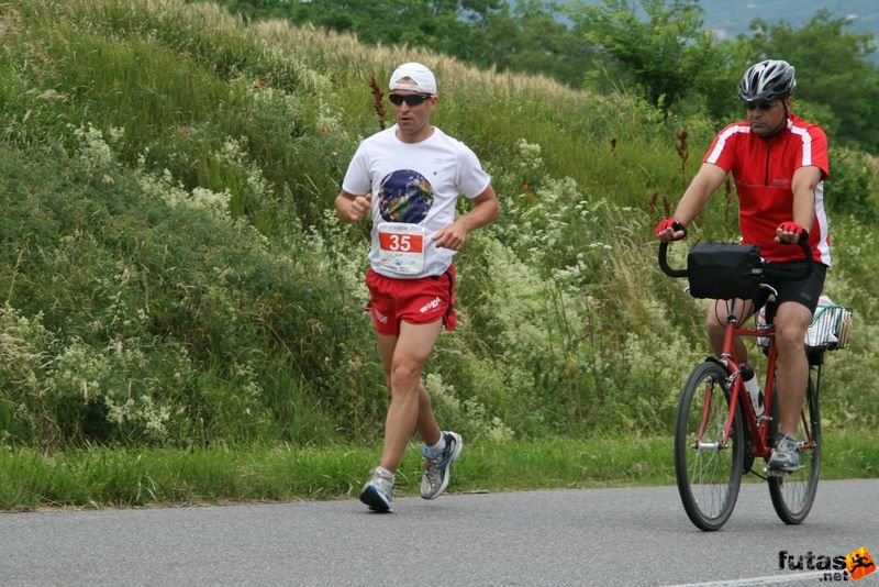 Ultrabalaton ultrabalaton_3643.jpg SZITÓ Ervin Balaton finisher Ultrabalaton running futás Köveskál után Nemesgulács felé,, ultrabalaton_3643.jpg, SZITÓ Ervin Balaton finisher