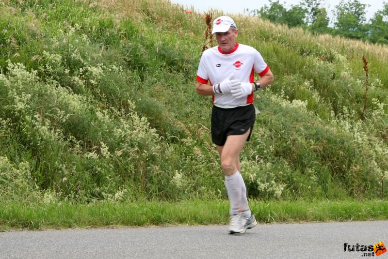 Ultrabalaton ultrabalaton_3646.jpg CUFAR Zdravko
ultra runner from Slovenia Ultrabalaton running futás Köveskál után Nemesgulács felé,, ultrabalaton_3646.jpg, CUFAR Zdravko
ultra runner from Slovenia