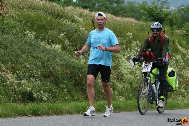 Ultrabalaton ultrabalaton_3651.jpg vízFUTár Ultrabalaton finisher Ultrabalaton running futás Köveskál után Nemesgulács felé,, ultrabalaton_3651.jpg, vízFUTár Ultrabalaton finisher