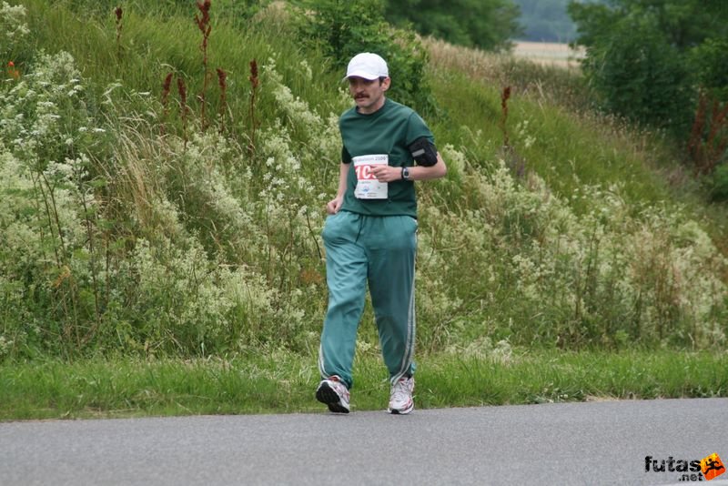 Ultrabalaton ultrabalaton_3660.jpg VINDICS István, futóbolondok se Ultrabalaton running futás Köveskál után Nemesgulács felé,, ultrabalaton_3660.jpg, VINDICS István, futóbolondok se