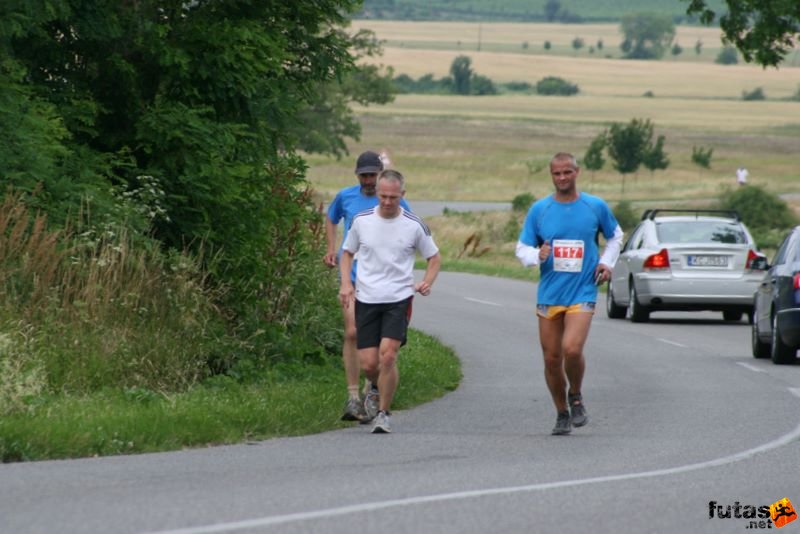 Ultrabalaton ultrabalaton_3665.jpg ultra runners Ultrabalaton running futás Köveskál után Nemesgulács felé,, ultrabalaton_3665.jpg, ultra runners