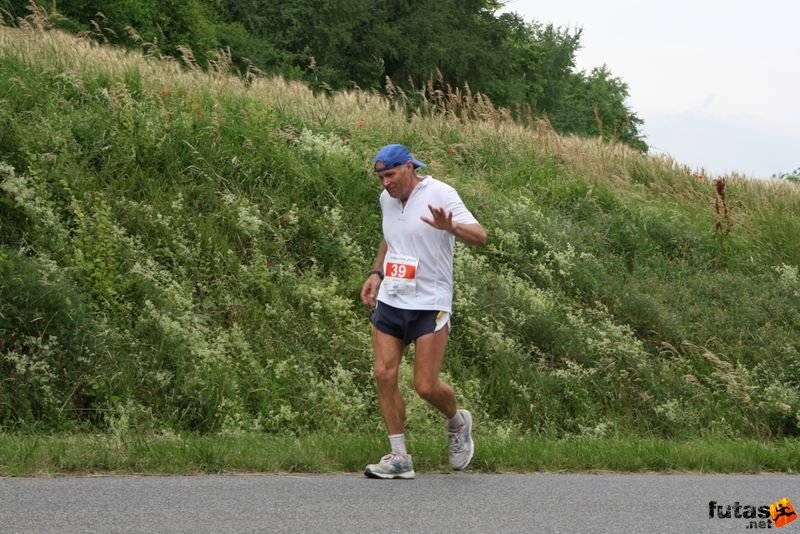 Ultrabalaton ultrabalaton_3672.jpg Bögi Sándor ultrafutó Ultrabalaton running futás Köveskál után Nemesgulács felé,, ultrabalaton_3672.jpg, Bögi Sándor ultrafutó
