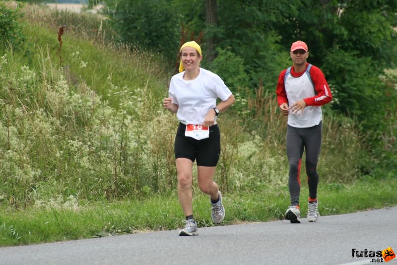 Ultrabalaton ultrabalaton_3694.jpg Gál Andrea Hungary ultra runner winner 1st place woman Ultrabalaton running futás Köveskál után Nemesgulács felé,, ultrabalaton_3694.jpg, Gál Andrea Hungary ultra runner winner 1st place woman