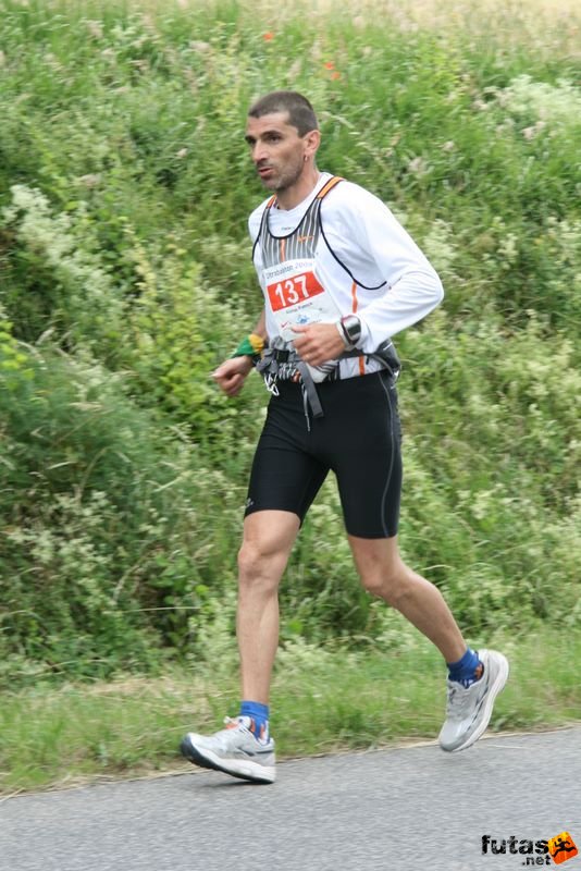 Ultrabalaton ultrabalaton_3699.jpg ATIENZA Patrice
, France, Ultrabalaton finisher Ultrabalaton running futás Köveskál után Nemesgulács felé,, ultrabalaton_3699.jpg, ATIENZA Patrice
, France, Ultrabalaton finisher