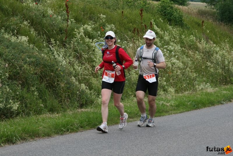 Ultrabalaton ultrabalaton_3701.jpg Gurdon Éva, Bocska István Ultrabalaton running futás Köveskál után Nemesgulács felé,, ultrabalaton_3701.jpg, Gurdon Éva, Bocska István