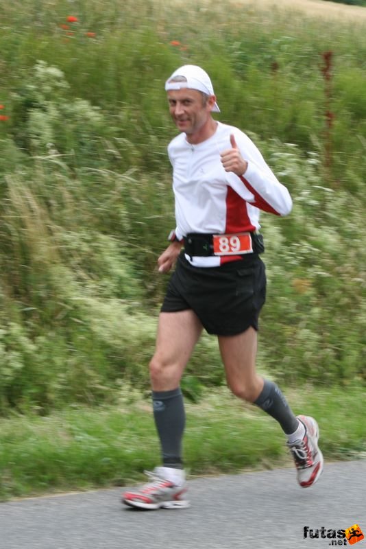 Ultrabalaton ultrabalaton_3731.jpg CHRISTENSEN HORNBECH John ultra runner Ultrabalaton running futás Köveskál után Nemesgulács felé,, ultrabalaton_3731.jpg, CHRISTENSEN HORNBECH John ultra runner