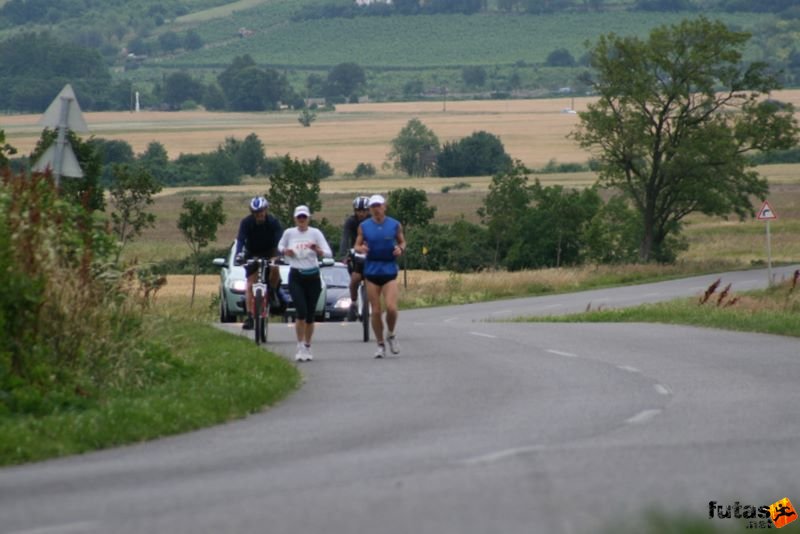 Ultrabalaton ultrabalaton_3737.jpg Judit és Steve Ultrabalaton running futás Köveskál után Nemesgulács felé,, ultrabalaton_3737.jpg, Judit és Steve