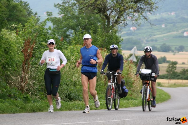 Ultrabalaton ultrabalaton_3739.jpg Judit, Séra István Ultrabalaton running futás Köveskál után Nemesgulács felé,, ultrabalaton_3739.jpg, Judit, Séra István