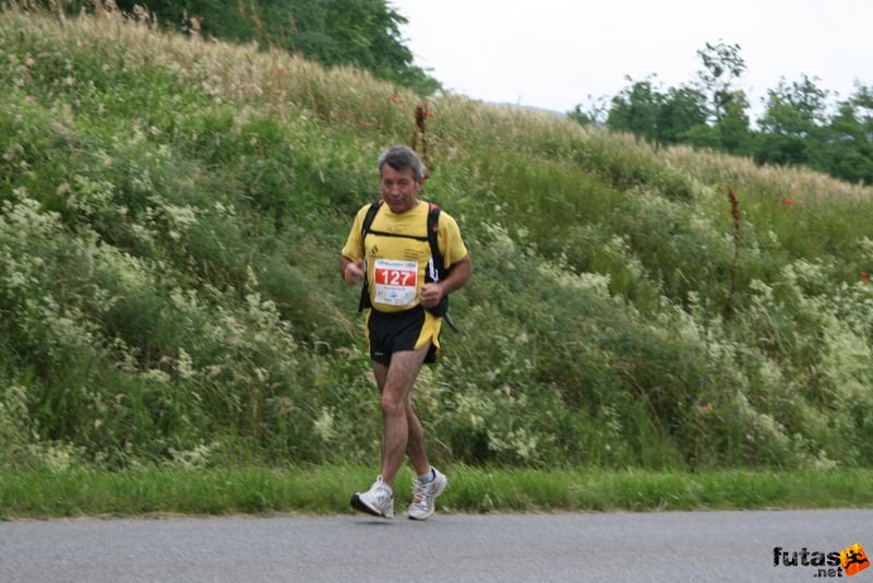 Ultrabalaton ultrabalaton_3747.jpg GUERINEAU Serge
runner from France Ultrabalaton running futás Köveskál után Nemesgulács felé,, ultrabalaton_3747.jpg, GUERINEAU Serge
runner from France