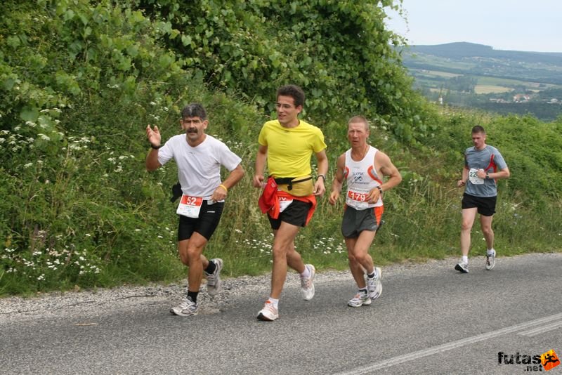 Ultrabalaton ultrabalaton_3390.jpg Egyed János, Mazur Béla, KURYŁO Piotr, ultra runners Ultrabalaton ultra running , Tihany Dörgicse futószakasz,, ultrabalaton_3390.jpg, Egyed János, Mazur Béla, KURYŁO Piotr, ultra runners