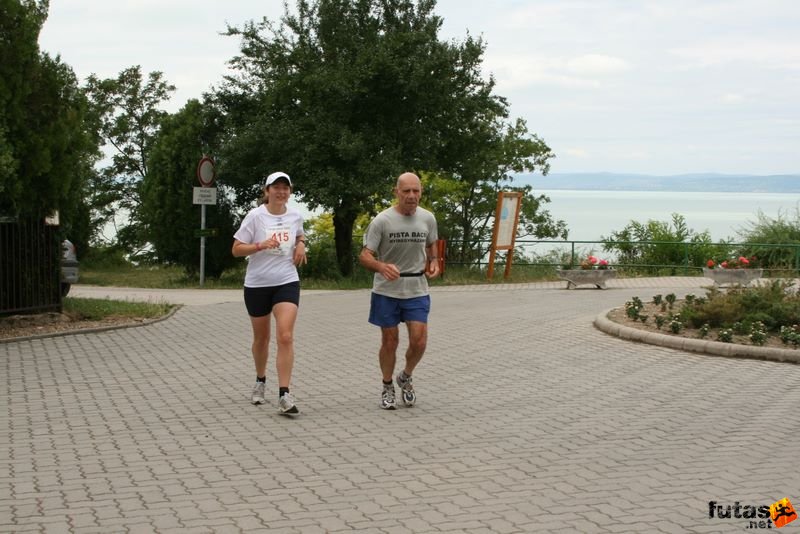 Ultrabalaton ultrabalaton_4282.jpg Icu és Pista bácsi együtt futnak innen Balatonkeneséig Ultrabalaton ultra és váltó futás a Balaton körül Balatonvilágos Tihany futó szakasz, ultrabalaton_4282.jpg, Icu és Pista bácsi együtt futnak innen Balatonkeneséig