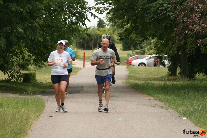Ultrabalaton ultrabalaton_4285.jpg Pista bácsi kemény tempót diktál Ultrabalaton ultra és váltó futás a Balaton körül Balatonvilágos Tihany futó szakasz, ultrabalaton_4285.jpg, Pista bácsi kemény tempót diktál