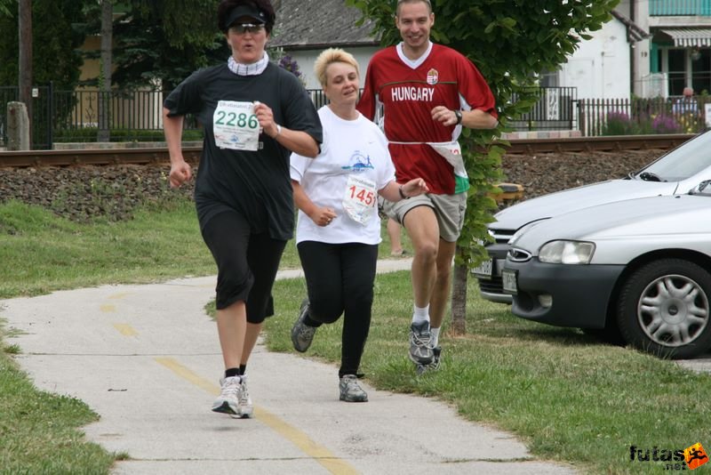 Ultrabalaton ultrabalaton_4339.jpg Balatonkenese még egy sprint belefér a végére Ultrabalaton ultra és váltó futás a Balaton körül Balatonvilágos Tihany futó szakasz, ultrabalaton_4339.jpg, Balatonkenese még egy sprint belefér a végére