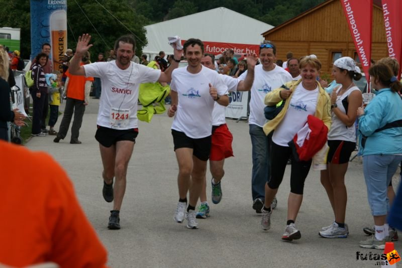 Ultrabalaton ultrabalaton_4402.jpg Hunrun csapat érkezik Ultrabalaton ultra és váltó futás a Balaton körül Balatonvilágos Tihany futó szakasz, ultrabalaton_4402.jpg, Hunrun csapat érkezik