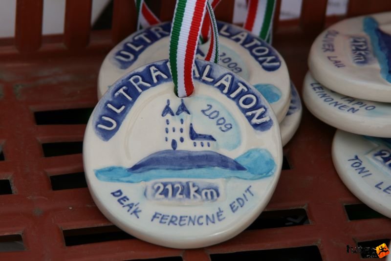 Ultrabalaton ultrabalaton_4430.jpg Editkére itt vár az érem, gyerünk Edit toljad Ultrabalaton ultra és váltó futás a Balaton körül Balatonvilágos Tihany futó szakasz, ultrabalaton_4430.jpg, Editkére itt vár az érem, gyerünk Edit toljad