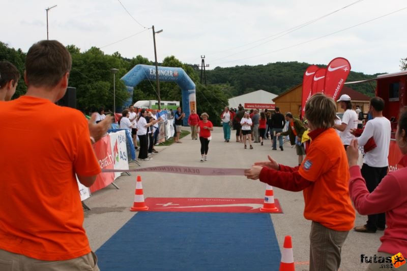 Ultrabalaton ultrabalaton_4444.jpg Edit itt a célszalag ! Ultrabalaton ultra és váltó futás a Balaton körül Balatonvilágos Tihany futó szakasz, ultrabalaton_4444.jpg, Edit itt a célszalag !