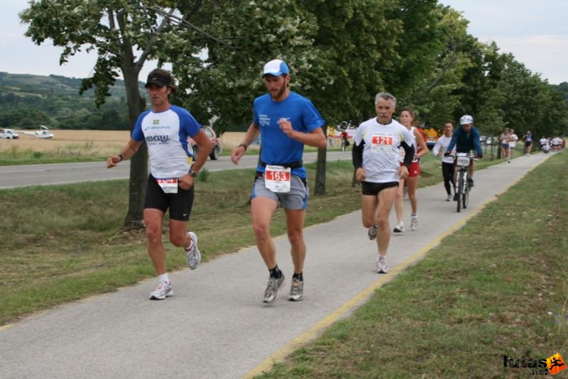 Ultrabalaton ultrabalaton_3225.jpg PAPI Alessandro : Rambo, CESCONETTO Daniele, Márton Attila Ultrabalaton running Tihany - Aszófő,, ultrabalaton_3225.jpg, PAPI Alessandro : Rambo, CESCONETTO Daniele, Márton Attila
