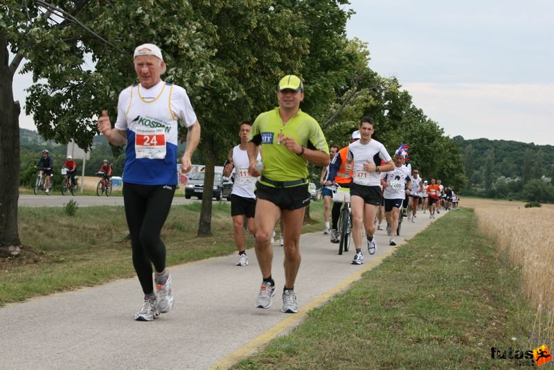Ultrabalaton ultrabalaton_3239.jpg RUTA Tadeusz and FENDRIK László Ultrabalaton finishers Ultrabalaton running Tihany - Aszófő,, ultrabalaton_3239.jpg, RUTA Tadeusz and FENDRIK László Ultrabalaton finishers