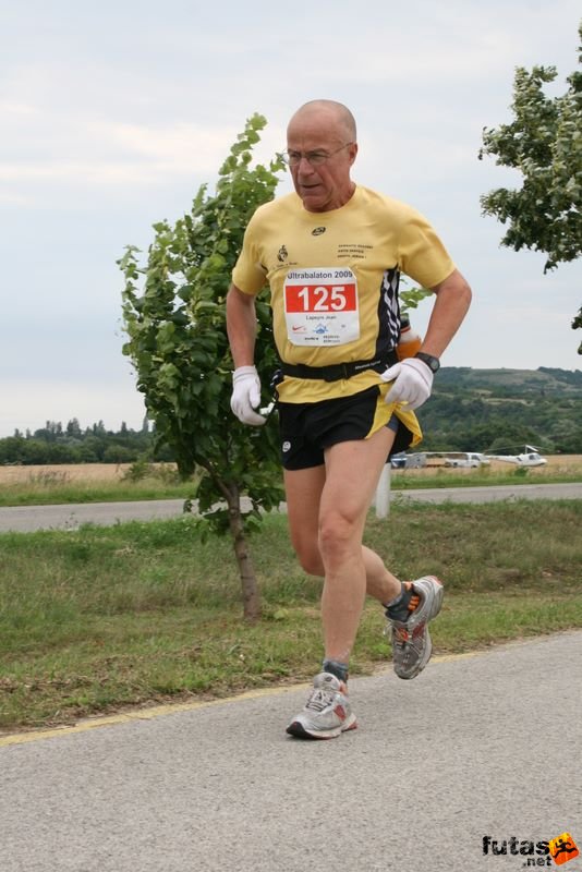 Ultrabalaton ultrabalaton_3301.jpg LAPEYRE Jean, Ultrabalaton finisher Ultrabalaton running Tihany - Aszófő,, ultrabalaton_3301.jpg, LAPEYRE Jean, Ultrabalaton finisher