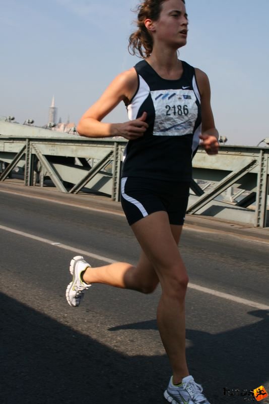 Nato futás nato_running_078.jpg Mizséf Fruzsina nő második futó Nato futás, Budapest Futóvesztivál, nato_running_078.jpg, Mizséf Fruzsina nő második futó