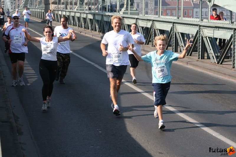 Nato futás nato_running_164.jpg Dr. Barsai Katalin, Wijnands Sebastian, Wijnands Arthur Nato futás, Budapest Futóvesztivál, nato_running_164.jpg, Dr. Barsai Katalin, Wijnands Sebastian, Wijnands Arthur