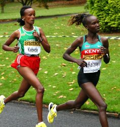 Kebede a félmaratoni vb-n Keitany mögött fut