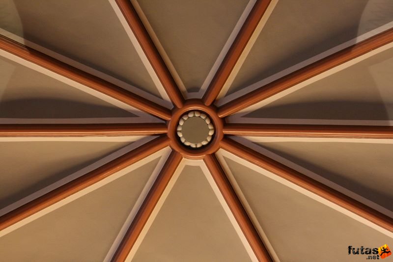 Berlin Rotes Rathaus, Városháza épületének menyezete
