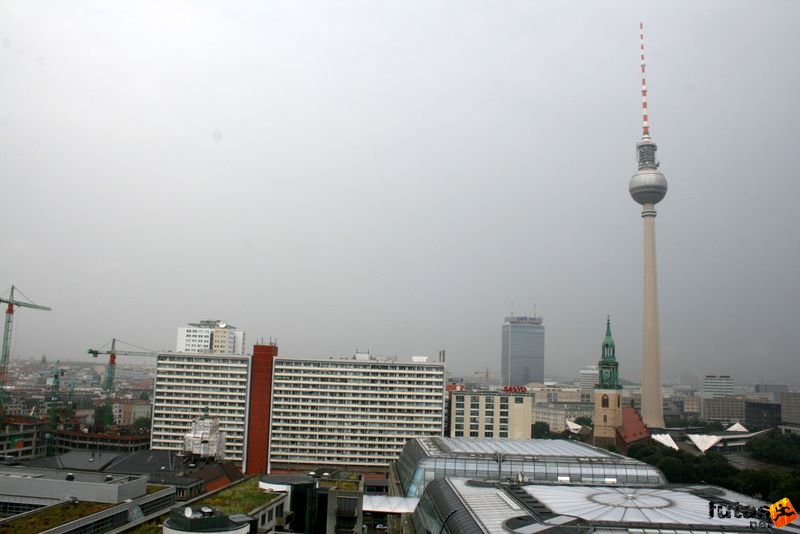 Berlin TV Tower Height of the berlin tv tower: 368 metres Berlin TV Tower, Berlin TV Torony, Berliner Fernsehturm, Height of the berlin tv tower: 368 metres