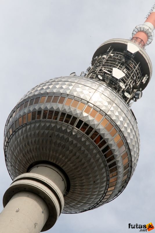 Berlin TV Tower Weight of the sphere 4,800 tonnes Berlin TV Tower, Berlin TV Torony, Berliner Fernsehturm, Weight of the sphere 4,800 tonnes