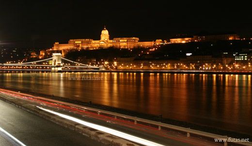 Budavár budai várnegyed Lánchíd kivilágítása este