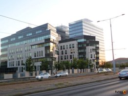 Magyar Posta Zrt bérelt épületei a híd mellett