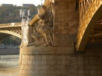 Margit híd a szobrok még felújításra várnak
