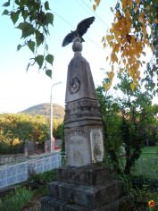 Hősök emlékműve a csobánkai templomkertben