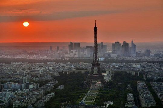 Naplemente és napfelkelte Párizsban
