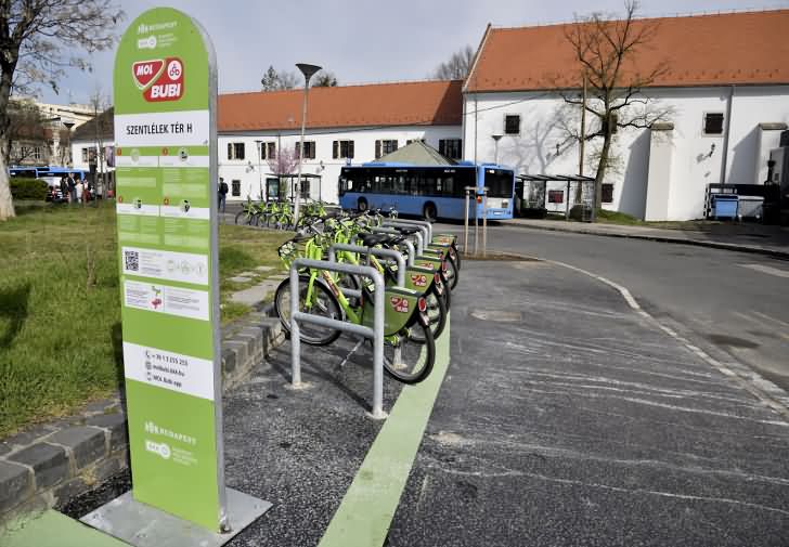 MOL Bubi gyűjtőállomás a Szentlélek téren . Újabb hét gyűjtőállomással bővült a Mol Bubi közbringarendszer hálózata Budapest III. kerületében