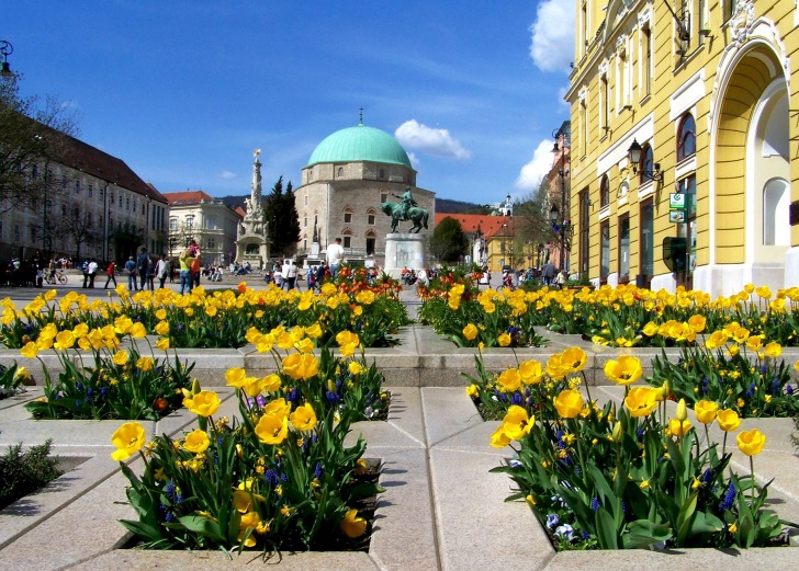 Pécs főtere Széchenyi István tér