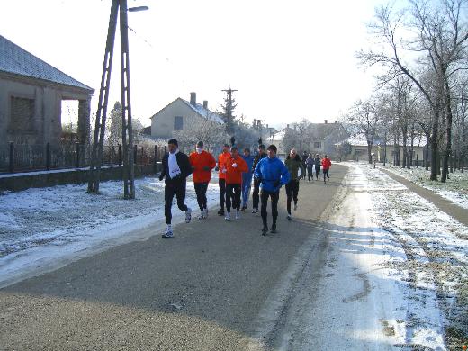14 fõs csapatunk egy része futás közben Szabo Istvan futás CIMG3399.jpg