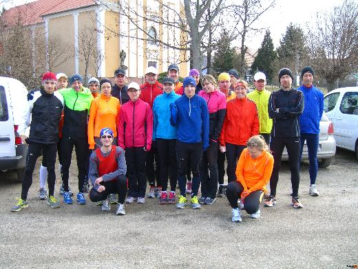 Nike Running Team before the runing Földingné Nagy  Judit futás YT 2012 02.26.jpg