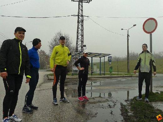 a 22. km frissítés a zuhogó esőben :) Kókai Dániel futás 1796678_585207734907607_1843125533_n.jpg