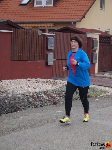A befutó előtti méterek Csóka Gabriella futás Futás közben 2.JPG