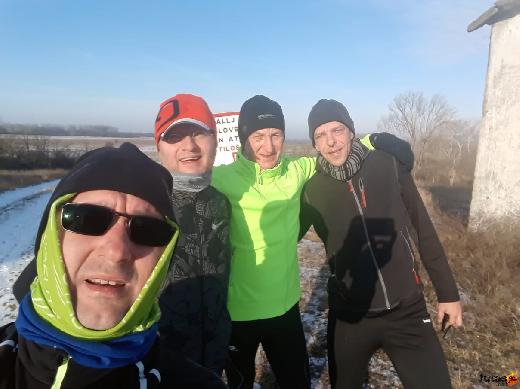 Négyen a lőtérben Lorántfy László futás 51051958_677077069424801_2560804899403071488_n.jpg