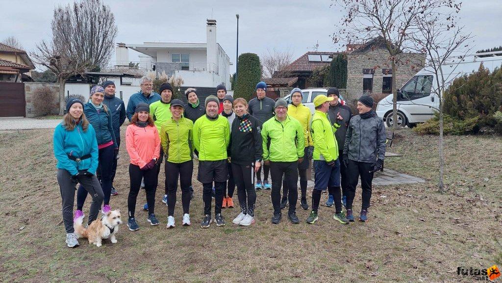 Dunakeszi futók rajt előtt Novák István futó 327704526_1191140928457237_3351275825766442861_n.jpg