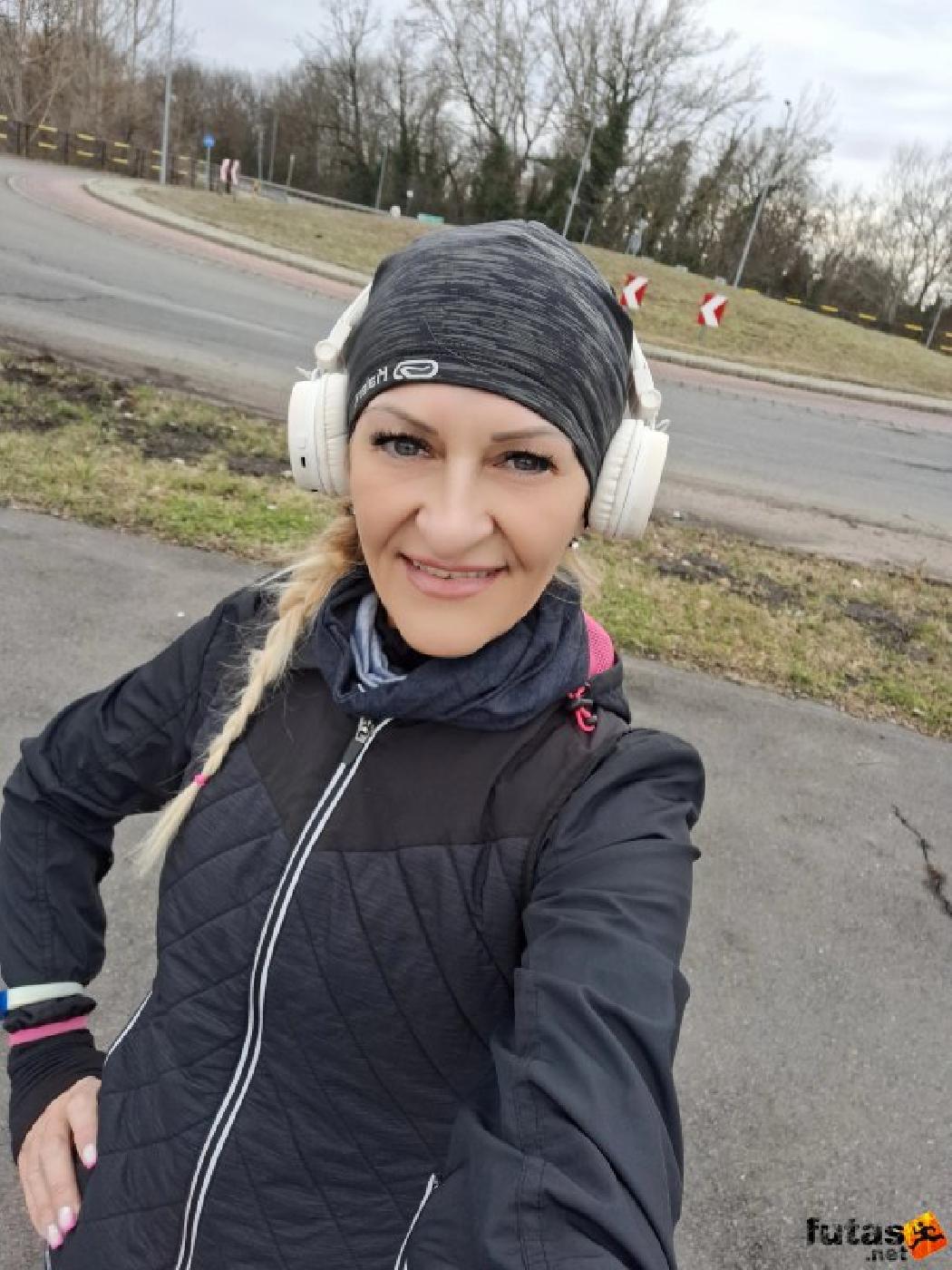 Bekescsaba irányában 470 út korforgalom Almási  Gyöngyvér  futó inbound7829751402119530319.jpg